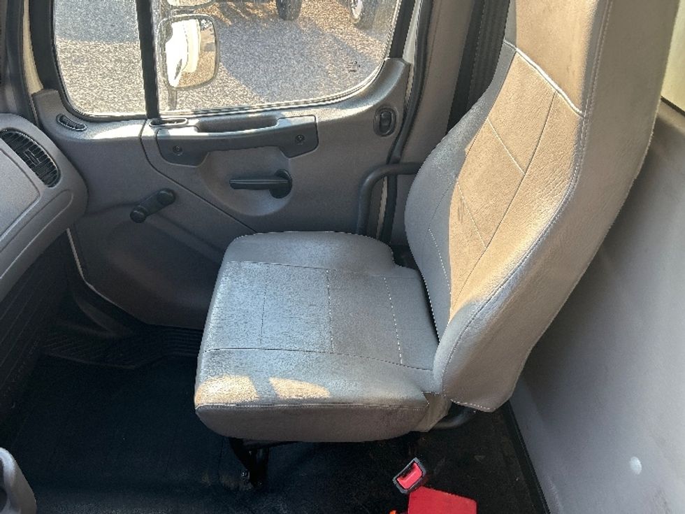 Medium Duty Box Truck-Light and Medium Duty Trucks-Freightliner-2021-M2-Birmingham-AL-108,990\n\t\tmiles-$ 75,750 - Image 19