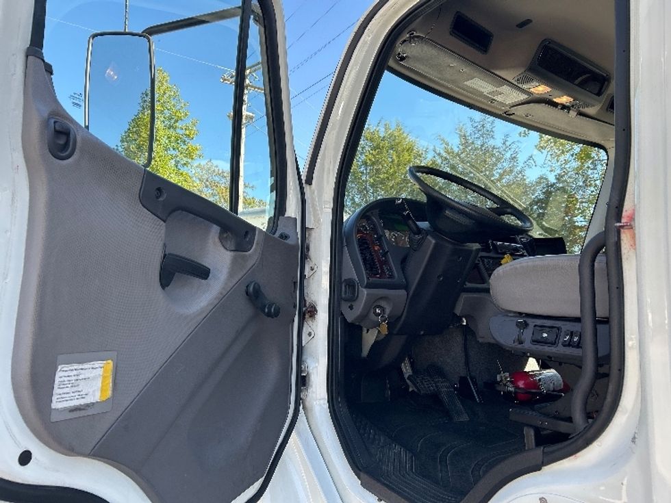 Medium Duty Box Truck-Light and Medium Duty Trucks-Freightliner-2021-M2-Blountville-TN-179,595\n\t\tmiles-$ 53,500 - Image 16