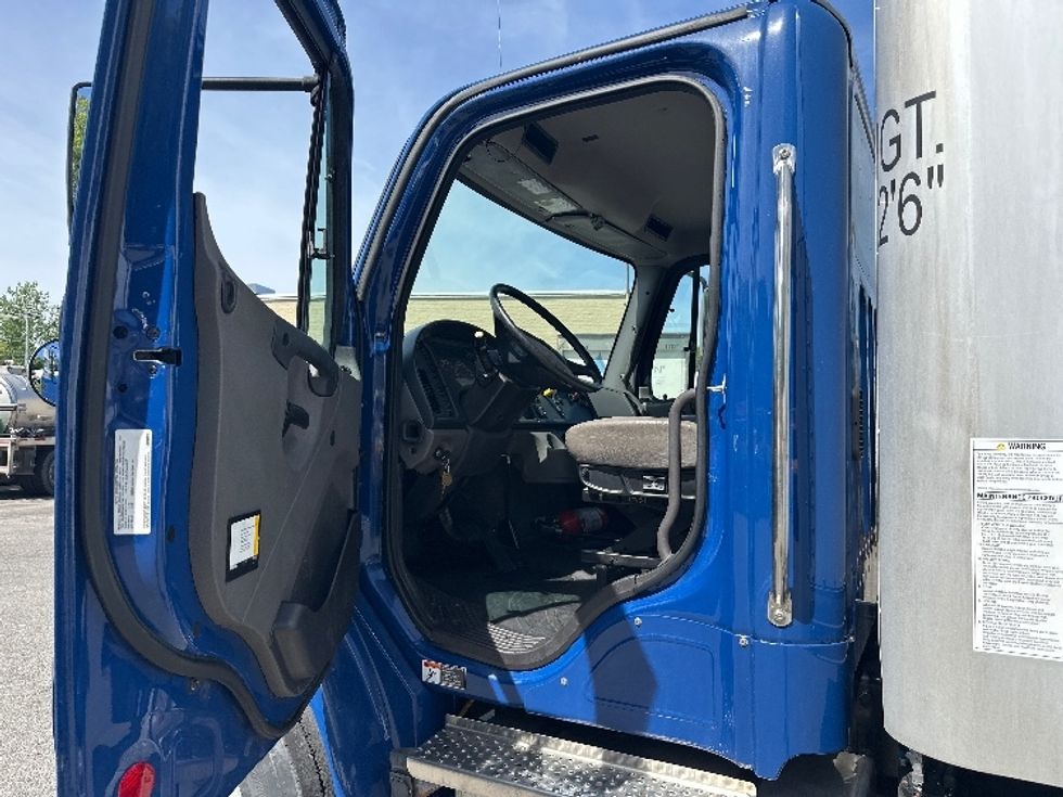 Medium Duty Box Truck-Light and Medium Duty Trucks-Freightliner-2021-M2-Braintree-MA-142,792\n\t\tmiles-$ 56,500 - Image 15