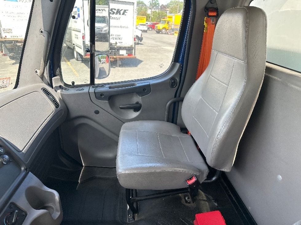 Medium Duty Box Truck-Light and Medium Duty Trucks-Freightliner-2021-M2-Braintree-MA-142,792\n\t\tmiles-$ 56,500 - Image 18