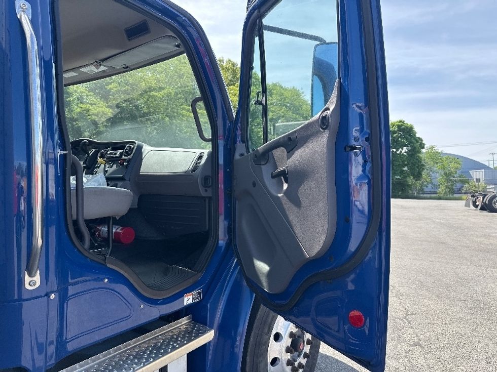 Medium Duty Box Truck-Light and Medium Duty Trucks-Freightliner-2021-M2-Braintree-MA-142,792\n\t\tmiles-$ 56,500 - Image 19