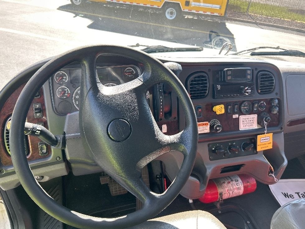 Medium Duty Box Truck-Light and Medium Duty Trucks-Freightliner-2021-M2-Braintree-MA-237,422\n\t\tmiles-$ 42,750 - Image 18