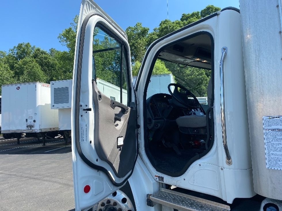 Medium Duty Box Truck-Light and Medium Duty Trucks-Freightliner-2021-M2-Brooklyn Park-MN-107,170\n\t\tmiles-$ 62,000 - Image 15