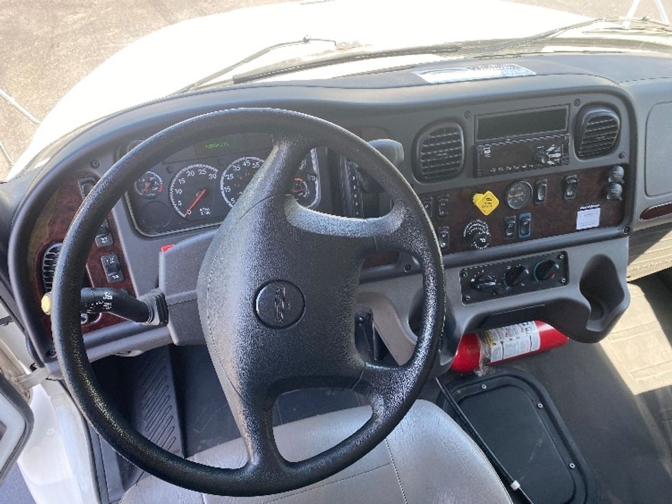 Medium Duty Box Truck-Light and Medium Duty Trucks-Freightliner-2021-M2-Brooklyn Park-MN-107,170\n\t\tmiles-$ 62,000 - Image 17