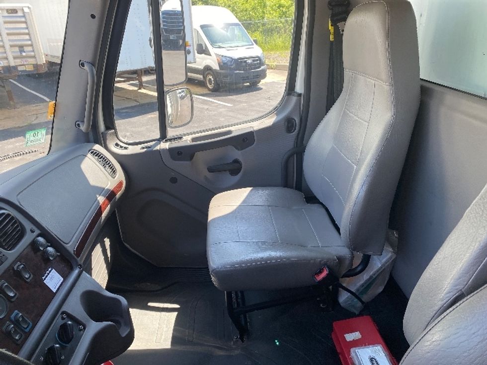 Medium Duty Box Truck-Light and Medium Duty Trucks-Freightliner-2021-M2-Brooklyn Park-MN-107,170\n\t\tmiles-$ 62,000 - Image 18