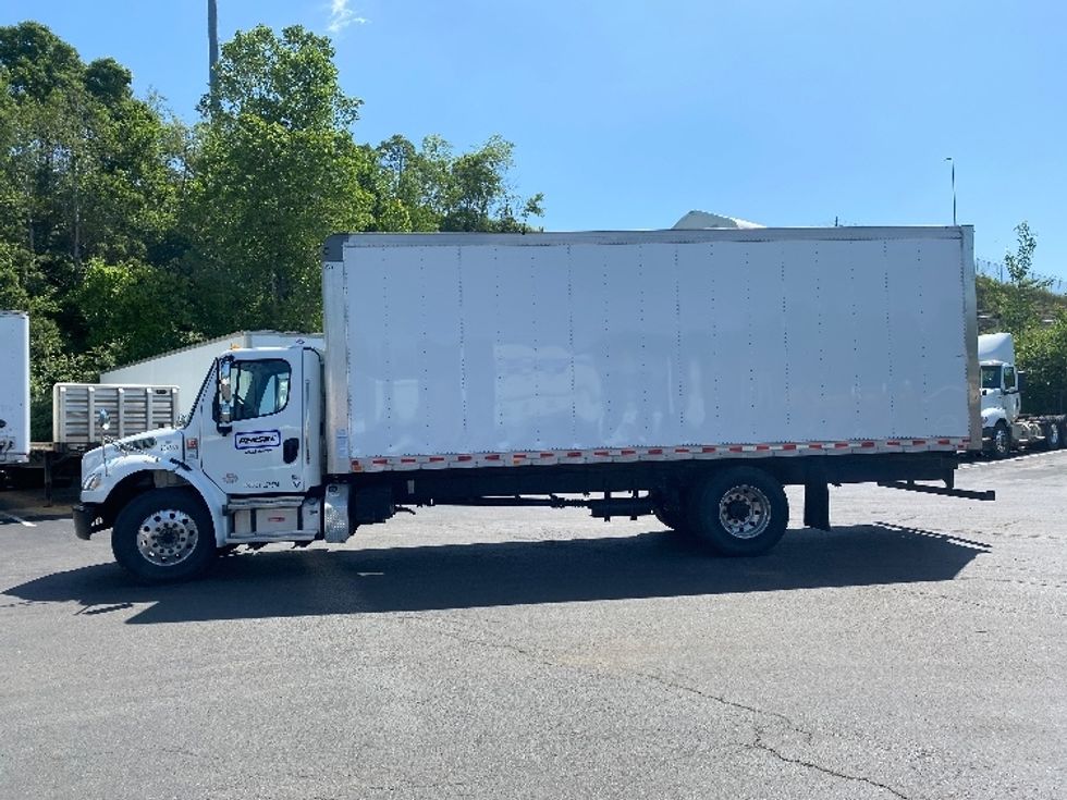 Medium Duty Box Truck-Light and Medium Duty Trucks-Freightliner-2021-M2-Brooklyn Park-MN-107,170\n\t\tmiles-$ 62,000 - Image 4