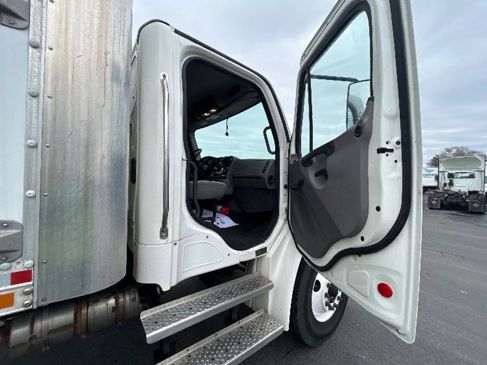 Medium Duty Box Truck-Light and Medium Duty Trucks-Freightliner-2021-M2-Brooklyn Park-MN-239,324\n\t\tmiles-$ 48,750 - Image 19