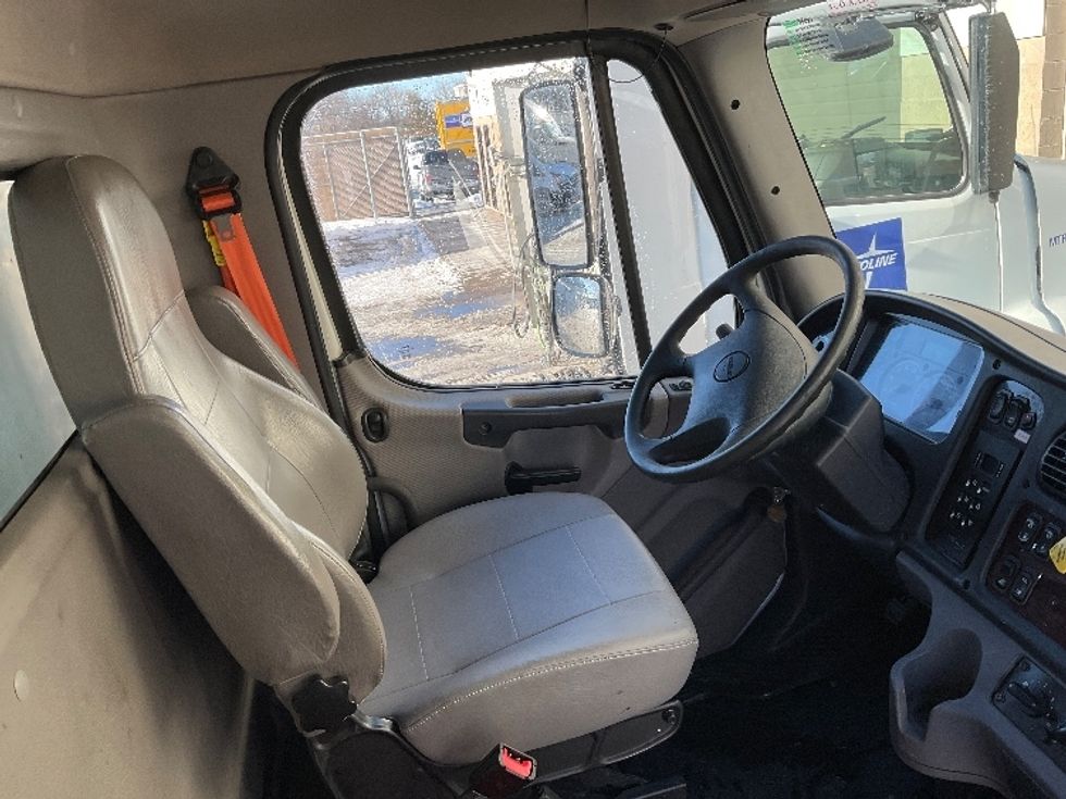 Medium Duty Box Truck-Light and Medium Duty Trucks-Freightliner-2021-M2-Brooklyn Park-MN-399,747\n\t\tmiles-$ 24,000 - Image 21