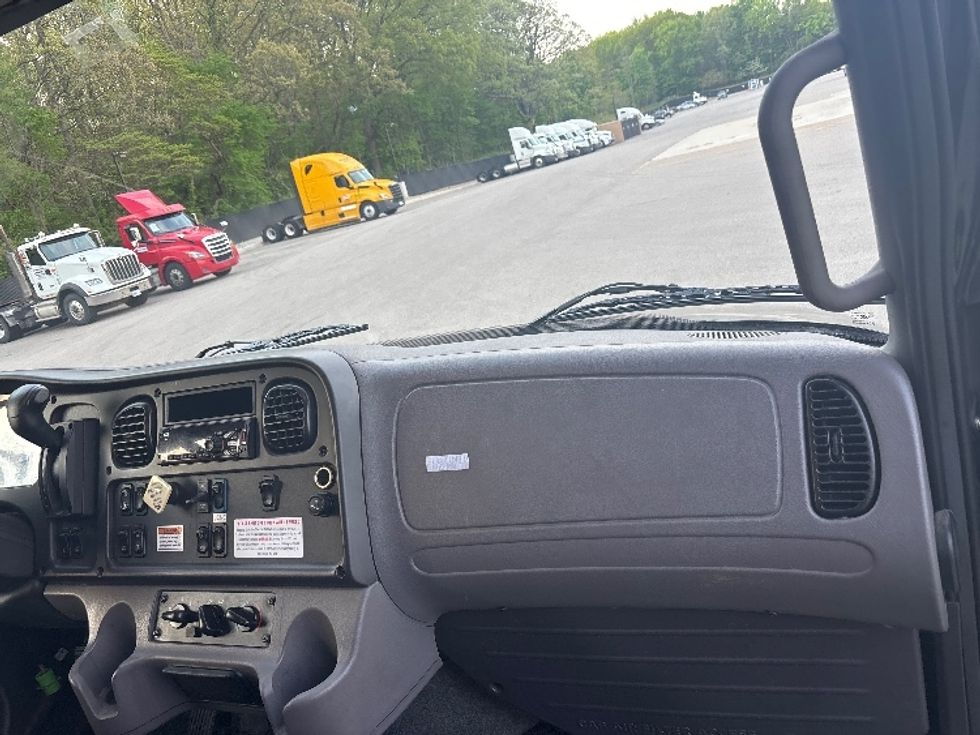 Medium Duty Box Truck-Light and Medium Duty Trucks-Freightliner-2021-M2-Byron Center-MI-205,225\n\t\tmiles-$ 53,250 - Image 21