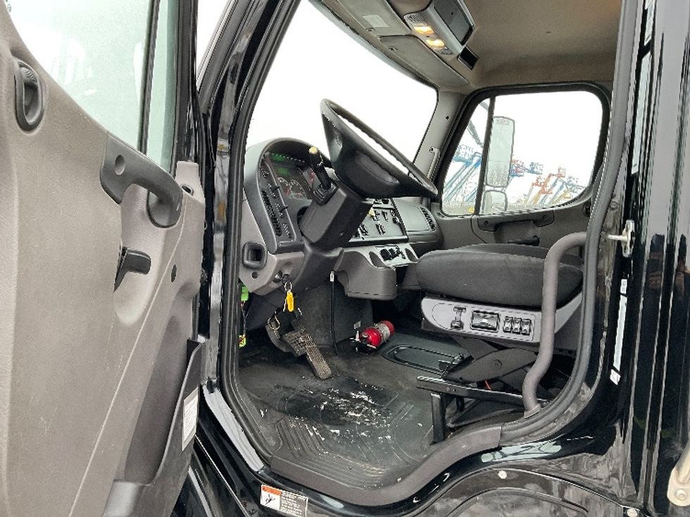 Medium Duty Box Truck-Light and Medium Duty Trucks-Freightliner-2021-M2-Cadillac-MI-252,570\n\t\tmiles-$ 39,750 - Image 15