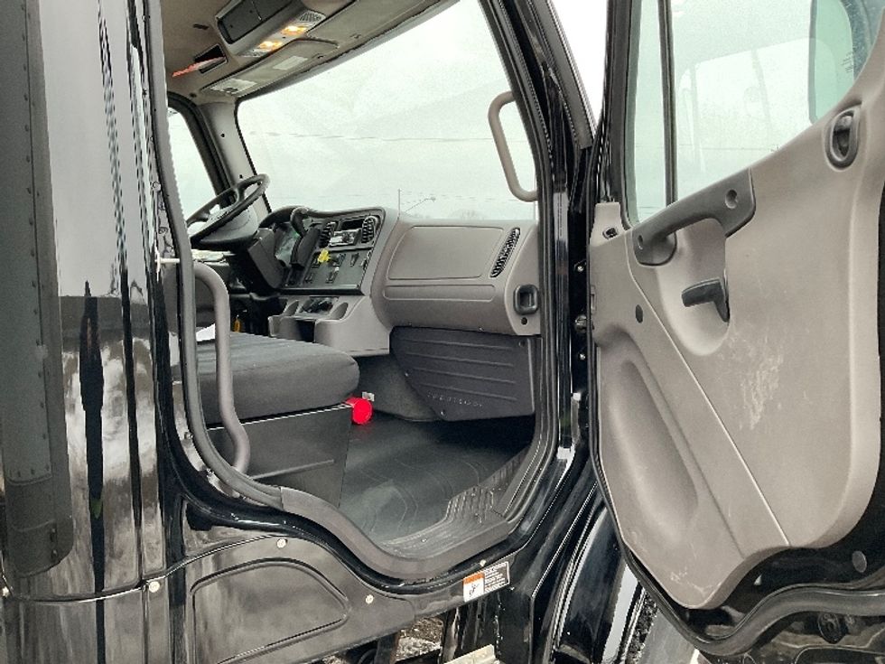 Medium Duty Box Truck-Light and Medium Duty Trucks-Freightliner-2021-M2-Cadillac-MI-252,570\n\t\tmiles-$ 39,750 - Image 19