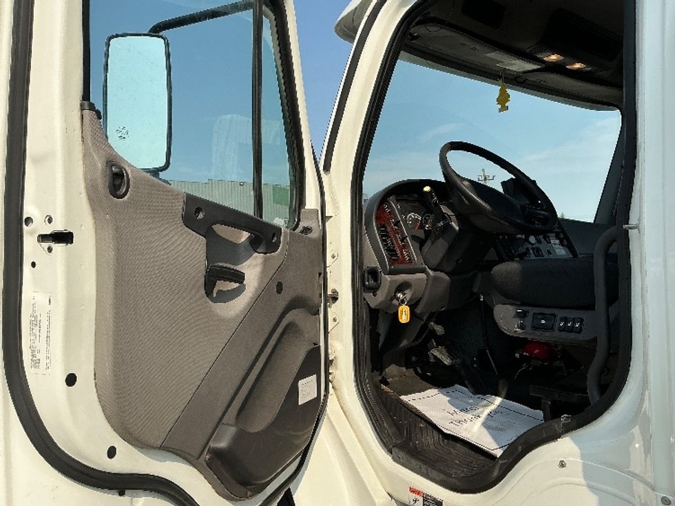 Medium Duty Box Truck-Light and Medium Duty Trucks-Freightliner-2021-M2-Calgary-AB-210,953\n\t\tkm-$ 70,000 - Image 16