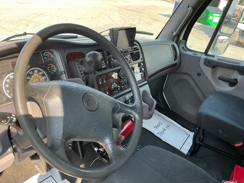 Medium Duty Box Truck-Light and Medium Duty Trucks-Freightliner-2021-M2-Calgary-AB-210,953\n\t\tkm-$ 70,000 - Image 17