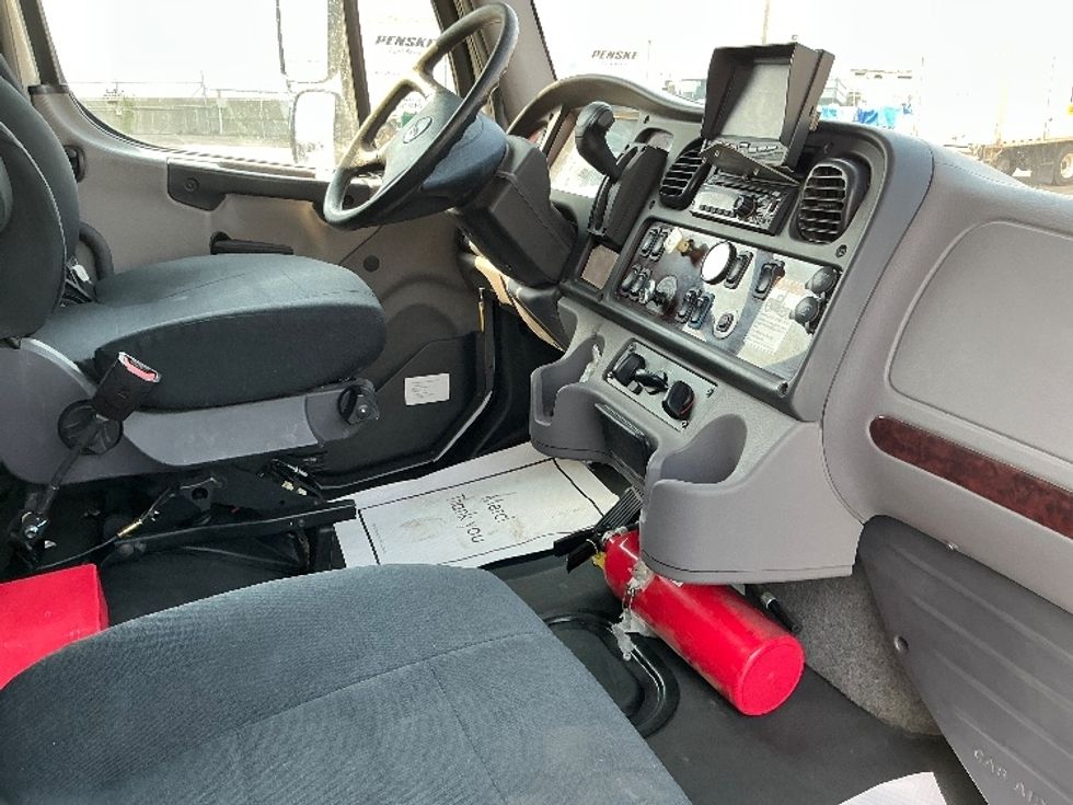 Medium Duty Box Truck-Light and Medium Duty Trucks-Freightliner-2021-M2-Calgary-AB-210,953\n\t\tkm-$ 70,000 - Image 22