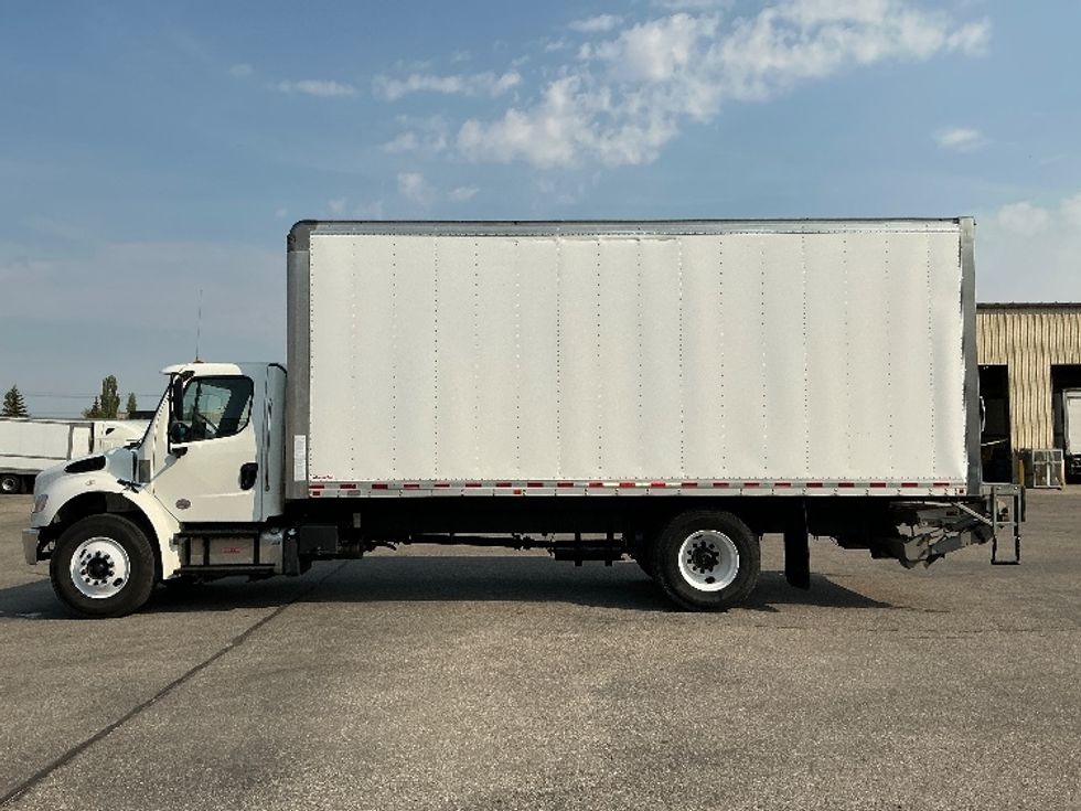 Medium Duty Box Truck-Light and Medium Duty Trucks-Freightliner-2021-M2-Calgary-AB-210,953\n\t\tkm-$ 70,000 - Image 4