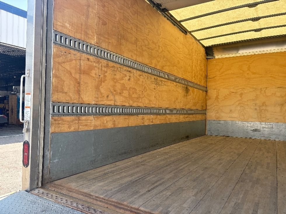 Medium Duty Box Truck-Light and Medium Duty Trucks-Freightliner-2021-M2-Calgary-AB-243,676\n\t\tkm-$ 67,000 - Image 10