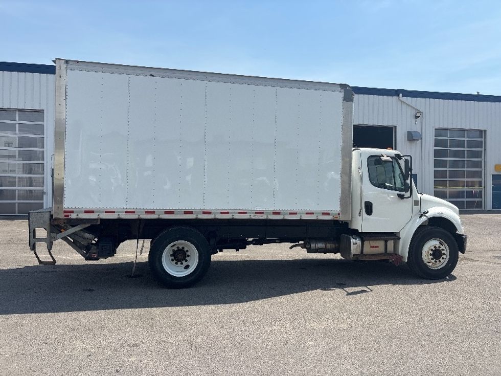 Medium Duty Box Truck-Light and Medium Duty Trucks-Freightliner-2021-M2-Calgary-AB-243,676\n\t\tkm-$ 67,000 - Image 14