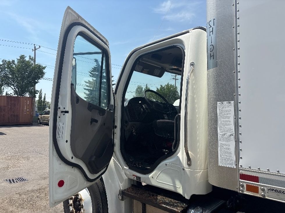 Medium Duty Box Truck-Light and Medium Duty Trucks-Freightliner-2021-M2-Calgary-AB-243,676\n\t\tkm-$ 67,000 - Image 15