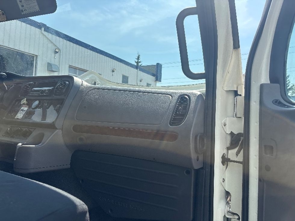 Medium Duty Box Truck-Light and Medium Duty Trucks-Freightliner-2021-M2-Calgary-AB-243,676\n\t\tkm-$ 67,000 - Image 20