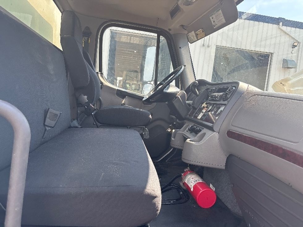 Medium Duty Box Truck-Light and Medium Duty Trucks-Freightliner-2021-M2-Calgary-AB-243,676\n\t\tkm-$ 67,000 - Image 21
