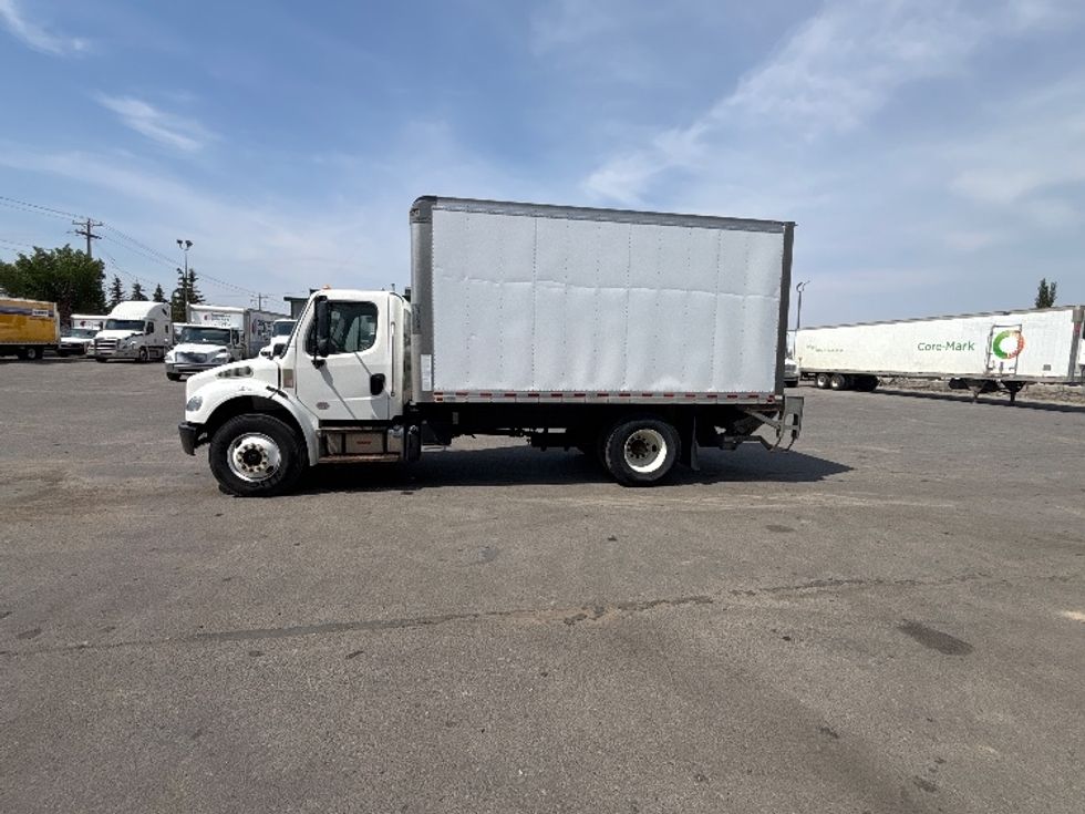 Medium Duty Box Truck-Light and Medium Duty Trucks-Freightliner-2021-M2-Calgary-AB-243,676\n\t\tkm-$ 67,000 - Image 4