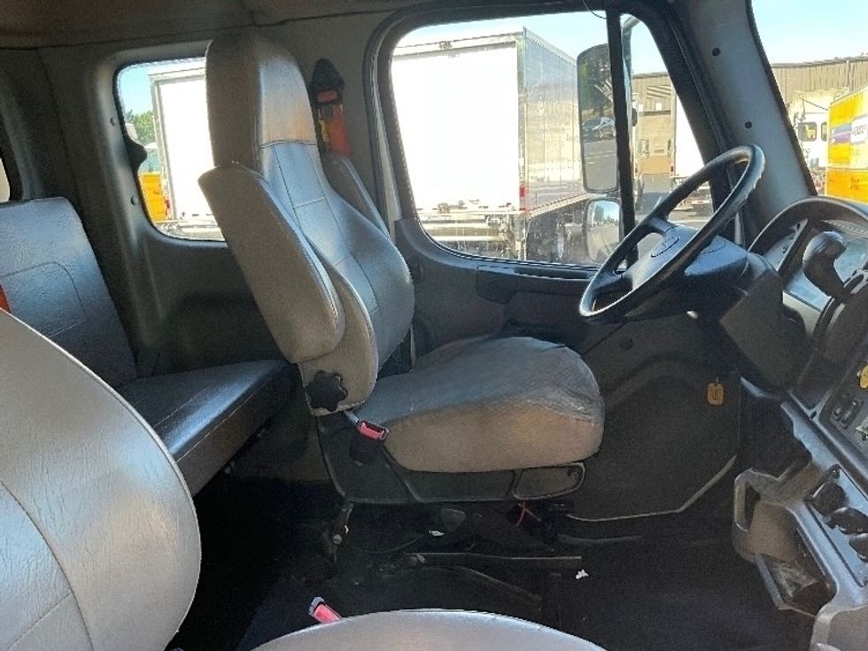 Medium Duty Box Truck-Light and Medium Duty Trucks-Freightliner-2021-M2-Capitol Heights-MD-168,351\n\t\tmiles-$ 71,500 - Image 19