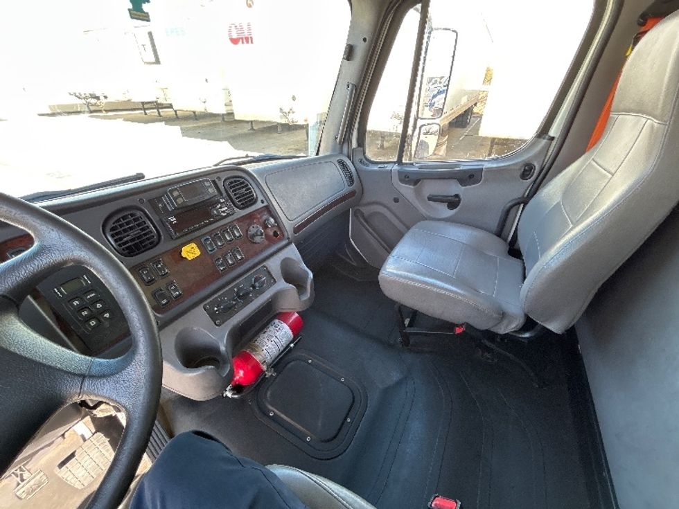 Medium Duty Box Truck-Light and Medium Duty Trucks-Freightliner-2021-M2-Carrollton-TX-218,947\n\t\tmiles-$ 40,500 - Image 19