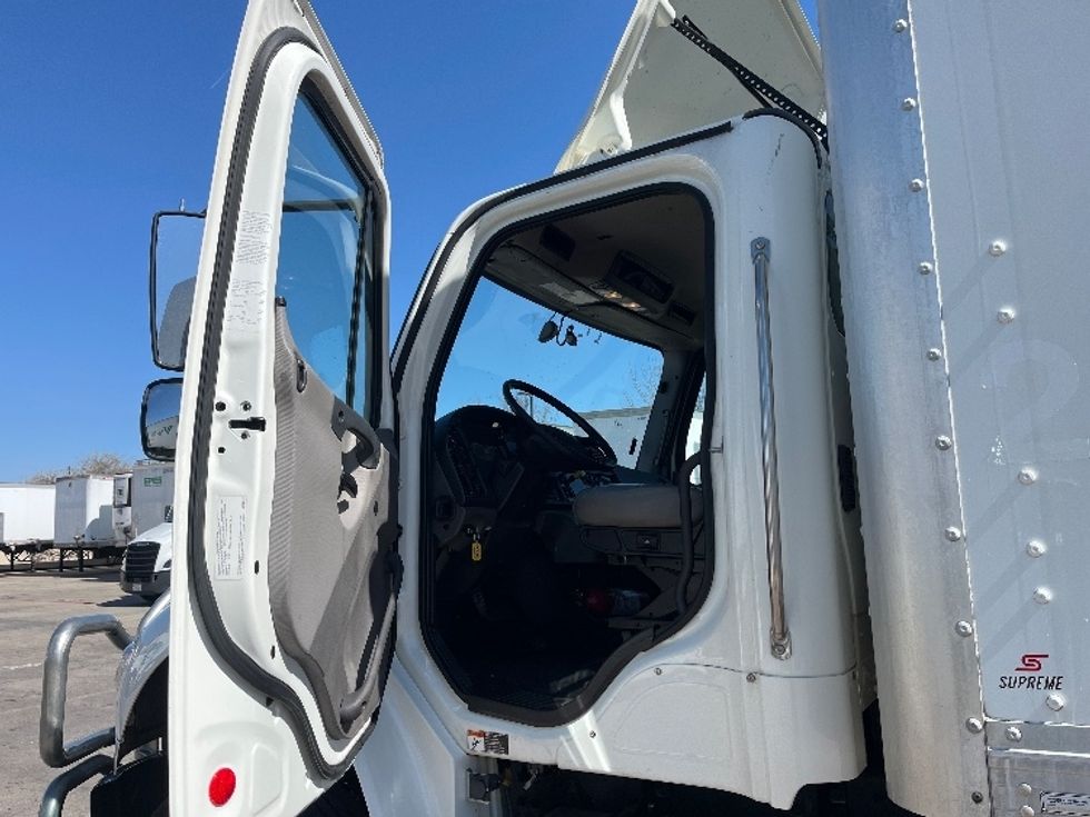 Medium Duty Box Truck-Light and Medium Duty Trucks-Freightliner-2021-M2-Carrollton-TX-258,107\n\t\tmiles-$ 32,750 - Image 16