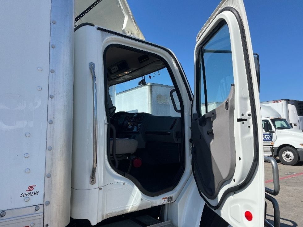 Medium Duty Box Truck-Light and Medium Duty Trucks-Freightliner-2021-M2-Carrollton-TX-258,107\n\t\tmiles-$ 32,750 - Image 20