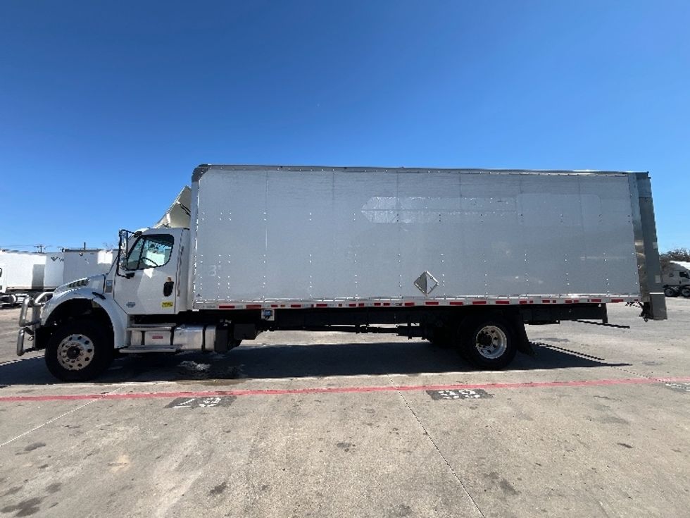 Medium Duty Box Truck-Light and Medium Duty Trucks-Freightliner-2021-M2-Carrollton-TX-258,107\n\t\tmiles-$ 32,750 - Image 4
