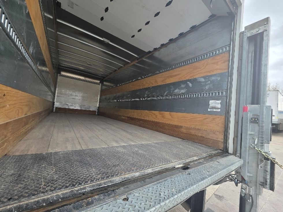 Medium Duty Box Truck-Light and Medium Duty Trucks-Freightliner-2021-M2-Carrollton-TX-28,732\n\t\tmiles-$ 72,250 - Image 12