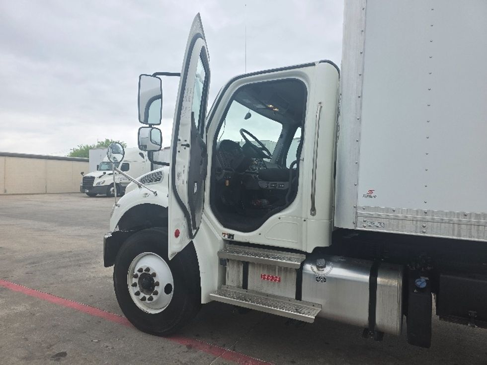 Medium Duty Box Truck-Light and Medium Duty Trucks-Freightliner-2021-M2-Carrollton-TX-28,732\n\t\tmiles-$ 72,250 - Image 16