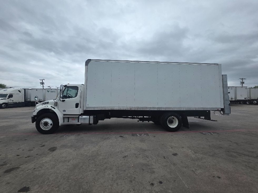 Medium Duty Box Truck-Light and Medium Duty Trucks-Freightliner-2021-M2-Carrollton-TX-28,732\n\t\tmiles-$ 72,250 - Image 4