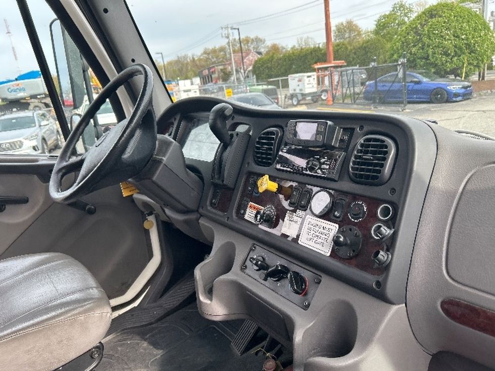 Medium Duty Box Truck-Light and Medium Duty Trucks-Freightliner-2021-M2-Chicopee-MA-204,816\n\t\tmiles-$ 53,250 - Image 22