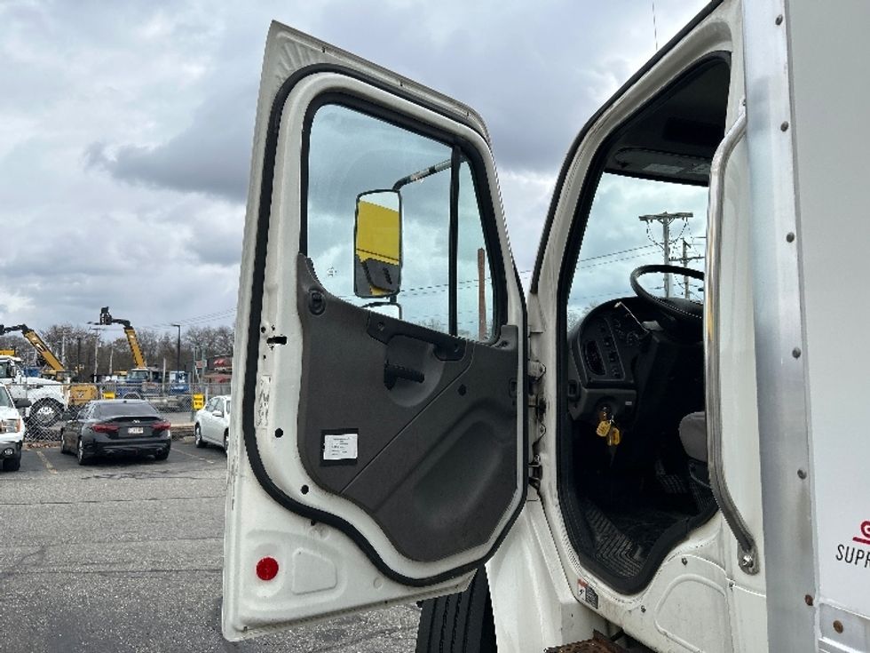 Medium Duty Box Truck-Light and Medium Duty Trucks-Freightliner-2021-M2-Chicopee-MA-83,123\n\t\tmiles-$ 53,500 - Image 16