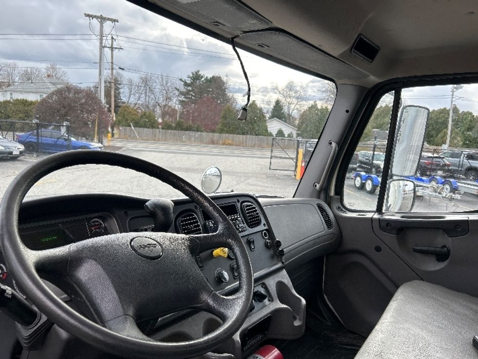 Medium Duty Box Truck-Light and Medium Duty Trucks-Freightliner-2021-M2-Chicopee-MA-83,123\n\t\tmiles-$ 53,500 - Image 17