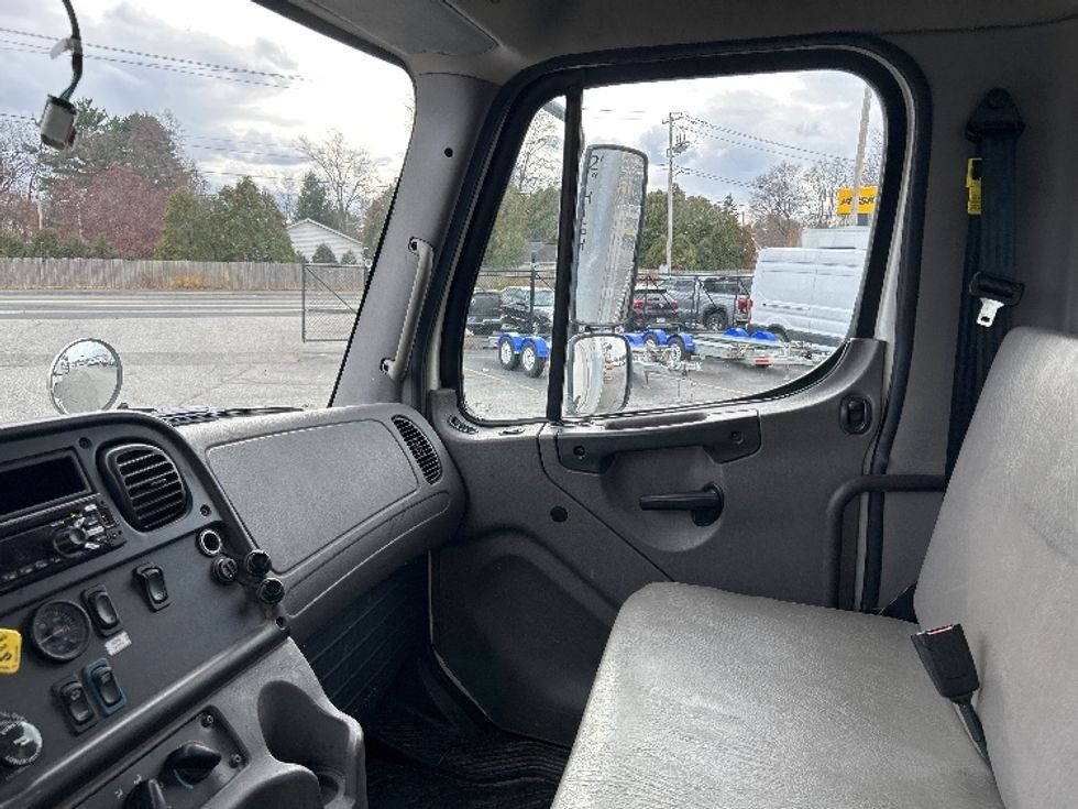 Medium Duty Box Truck-Light and Medium Duty Trucks-Freightliner-2021-M2-Chicopee-MA-83,123\n\t\tmiles-$ 53,500 - Image 19