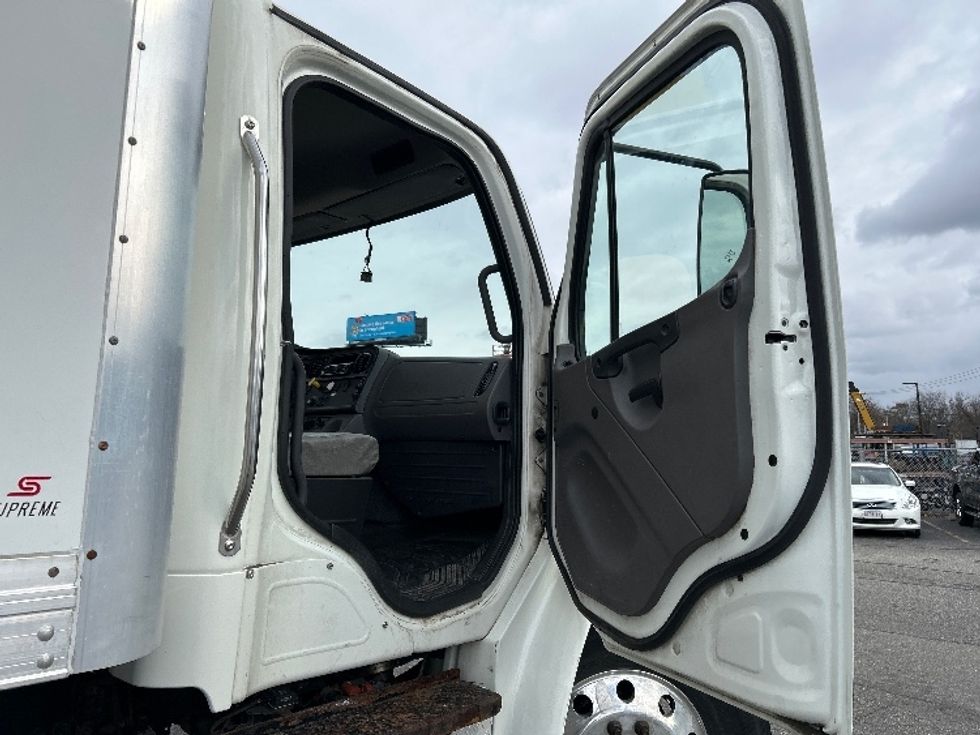 Medium Duty Box Truck-Light and Medium Duty Trucks-Freightliner-2021-M2-Chicopee-MA-83,123\n\t\tmiles-$ 53,500 - Image 20