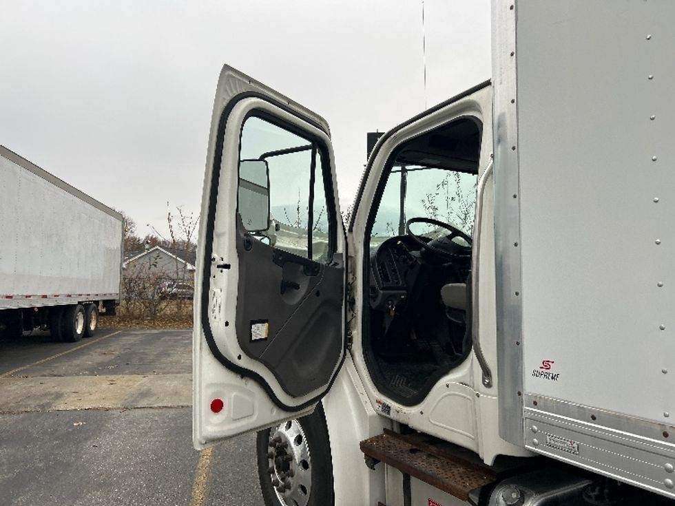 Medium Duty Box Truck-Light and Medium Duty Trucks-Freightliner-2021-M2-Chicopee-MA-91,483\n\t\tmiles-$ 53,000 - Image 16
