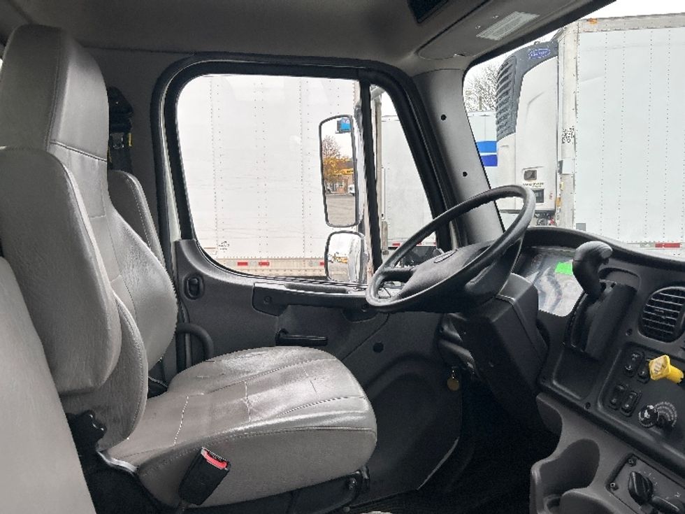 Medium Duty Box Truck-Light and Medium Duty Trucks-Freightliner-2021-M2-Chicopee-MA-91,483\n\t\tmiles-$ 53,000 - Image 22