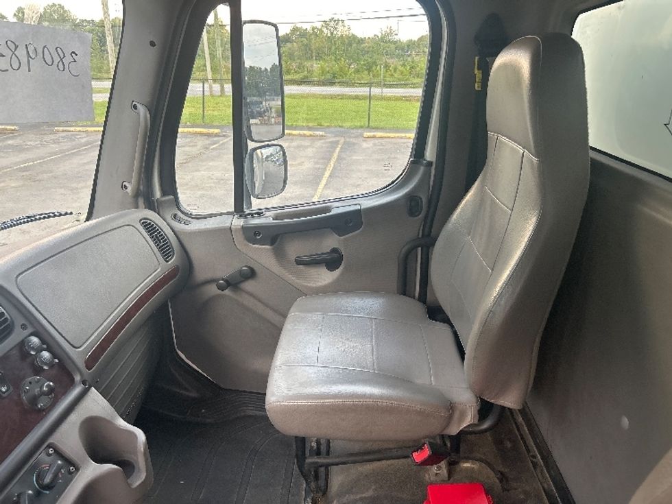 Medium Duty Box Truck-Light and Medium Duty Trucks-Freightliner-2021-M2-Cleveland-TN-128,782\n\t\tmiles-$ 75,000 - Image 19