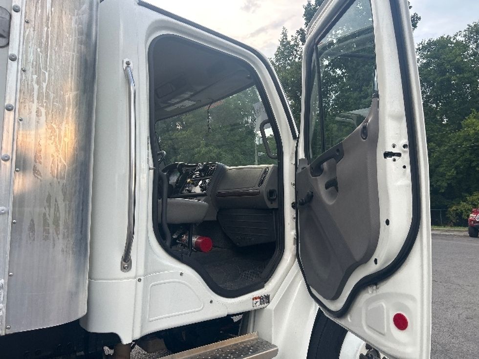 Medium Duty Box Truck-Light and Medium Duty Trucks-Freightliner-2021-M2-Cleveland-TN-128,782\n\t\tmiles-$ 75,000 - Image 20