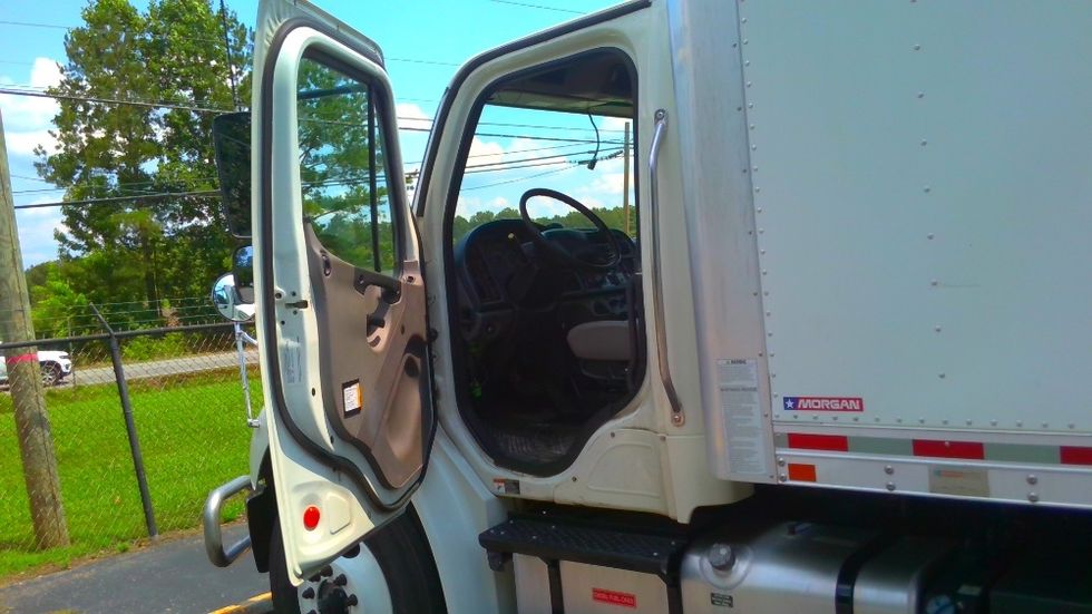 Medium Duty Box Truck-Light and Medium Duty Trucks-Freightliner-2021-M2-Cleveland-TN-306,234\n\t\tmiles-$ 38,250 - Image 15
