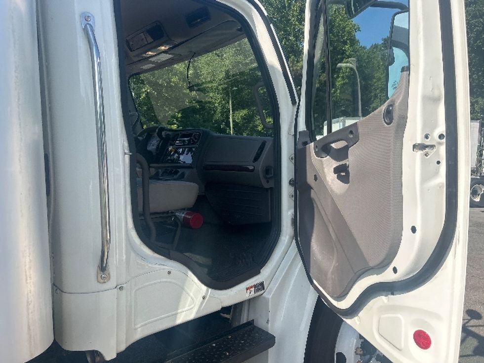 Medium Duty Box Truck-Light and Medium Duty Trucks-Freightliner-2021-M2-Cleveland-TN-306,234\n\t\tmiles-$ 38,250 - Image 19