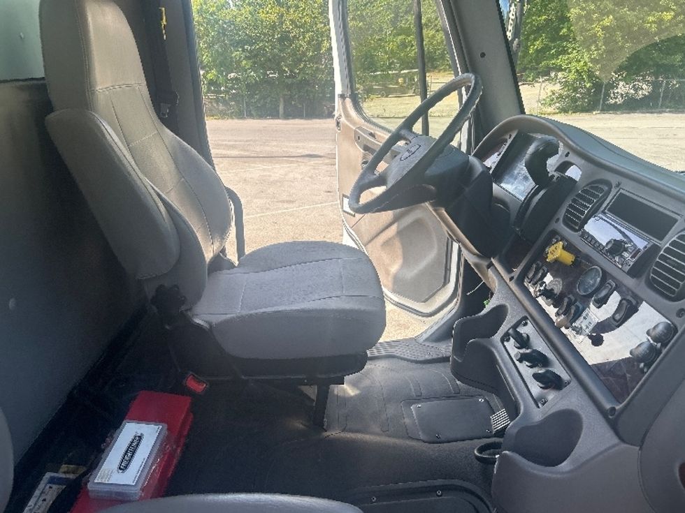 Medium Duty Box Truck-Light and Medium Duty Trucks-Freightliner-2021-M2-Cleveland-TN-306,234\n\t\tmiles-$ 38,250 - Image 21