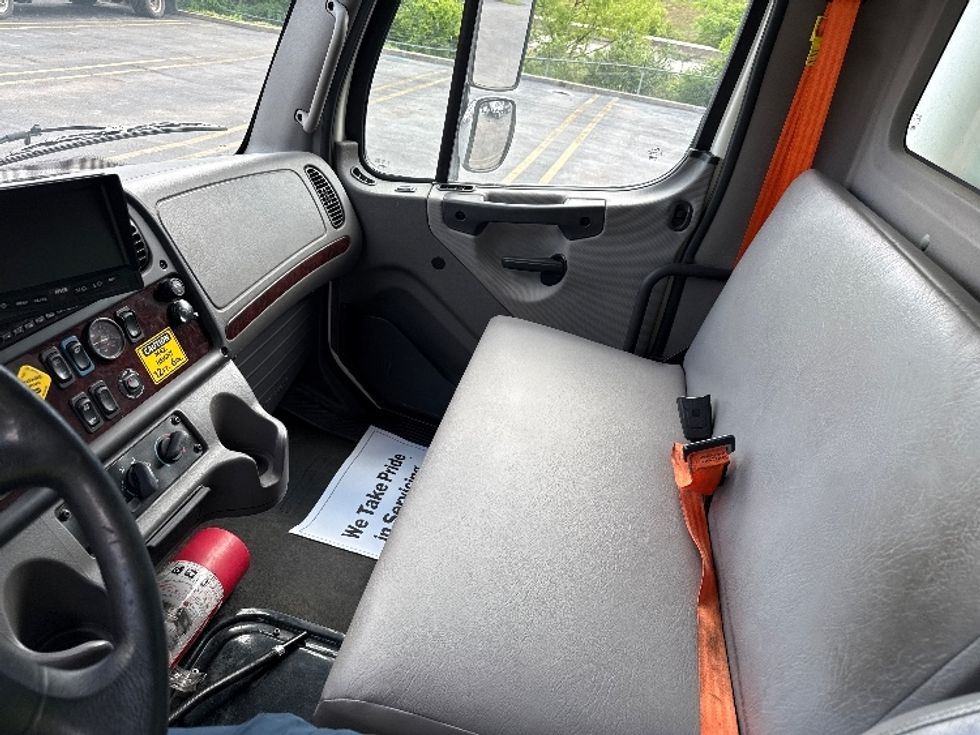 Medium Duty Box Truck-Light and Medium Duty Trucks-Freightliner-2021-M2-Cleveland-TN-309,709\n\t\tmiles-$ 26,500 - Image 19