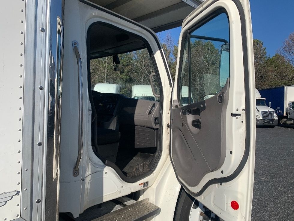 Medium Duty Box Truck-Light and Medium Duty Trucks-Freightliner-2021-M2-Concord-NC-137,803\n\t\tmiles-$ 76,000 - Image 20