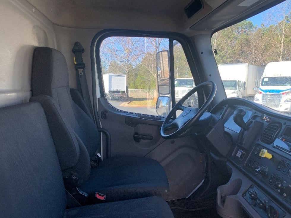 Medium Duty Box Truck-Light and Medium Duty Trucks-Freightliner-2021-M2-Concord-NC-137,803\n\t\tmiles-$ 76,000 - Image 22