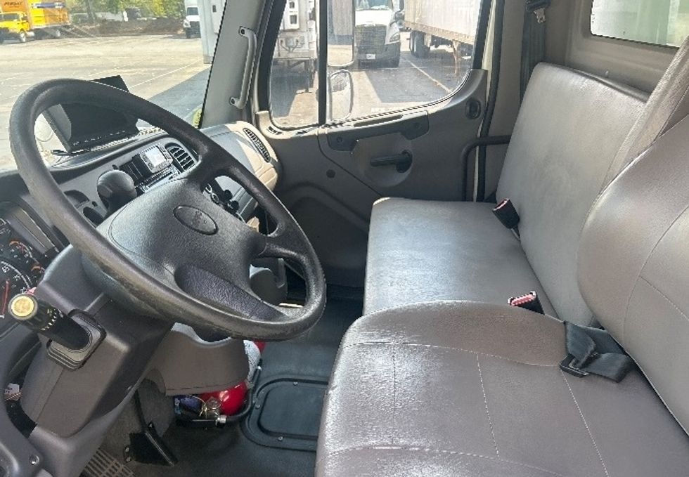 Medium Duty Box Truck-Light and Medium Duty Trucks-Freightliner-2021-M2-Concord-NC-158,079\n\t\tmiles-$ 50,750 - Image 18