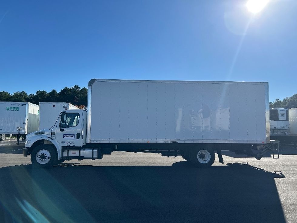 Medium Duty Box Truck-Light and Medium Duty Trucks-Freightliner-2021-M2-Concord-NC-206,761\n\t\tmiles-$ 55,000 - Image 4